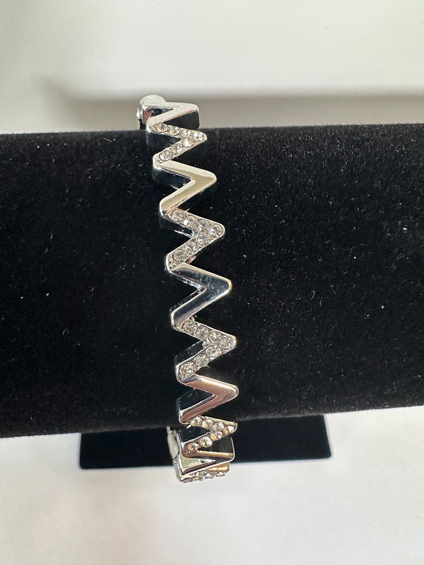 Bangle silver color with white stone