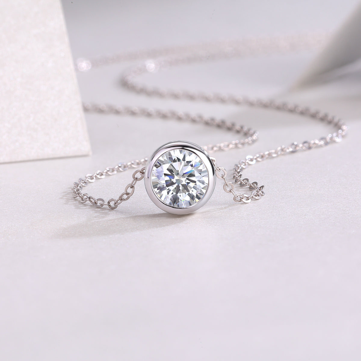 Purity - A Fashionable And Trendy Necklace Pendant Set With 1-carat Top-quality Moissanite S925 In Silver And Platinum-plated. It Can Be Tested With A Diamond Pen