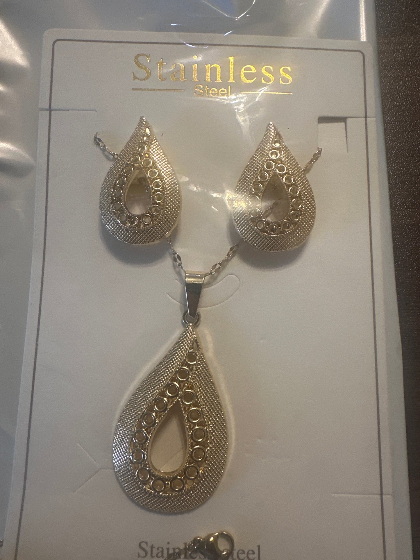 Pendant earrings set