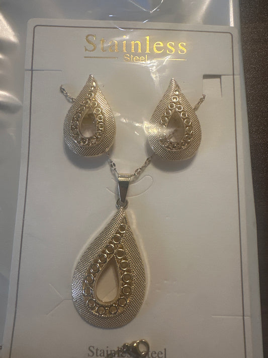 Pendant earrings set