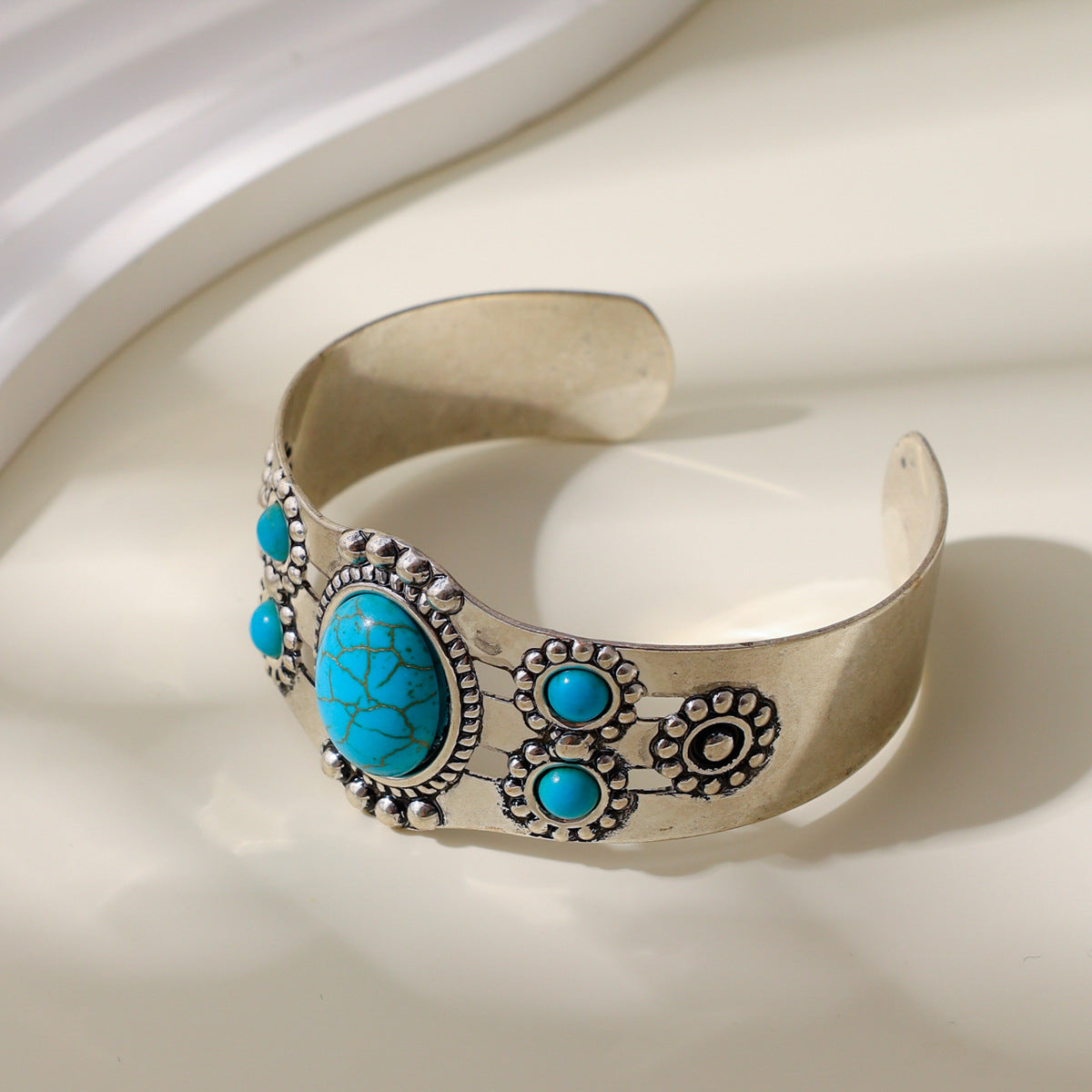 Simple Fashion Oval Pattern Bracelet